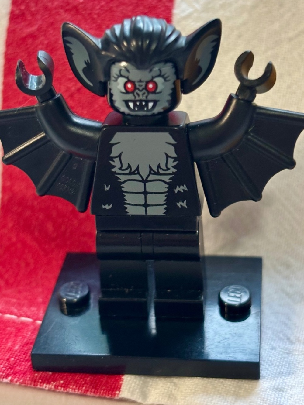 LEGO SERIES 8 "Vampire Bat" col123 with stand. LIKE NEW!